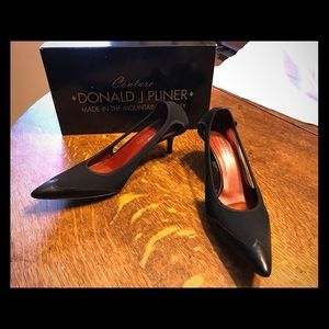 Donald J Pilner Couture Black Low Heel Pump Sz 8 N